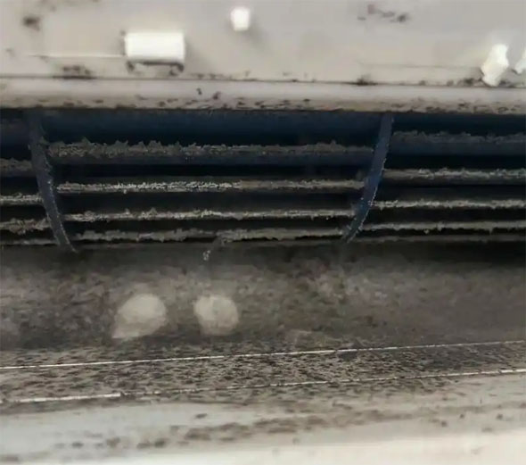 五常空调吹的风有股烧焦味是怎么回事